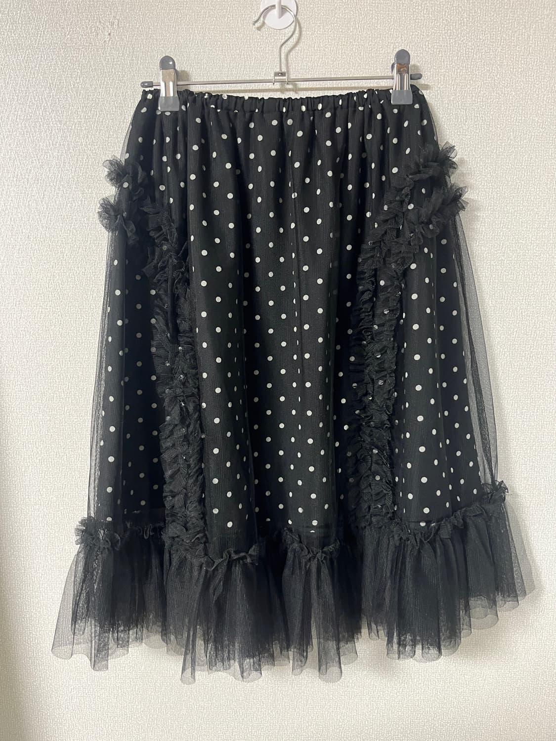 생긴스튜디오 밴딩 러플 도트 샤스커트 블랙 상품이미지2