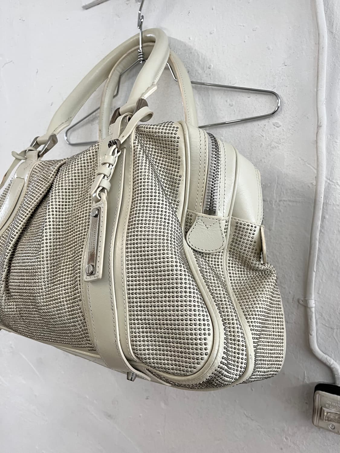 버버리 프로섬 아카이브 스터드 레더 숄더백 상품이미지4