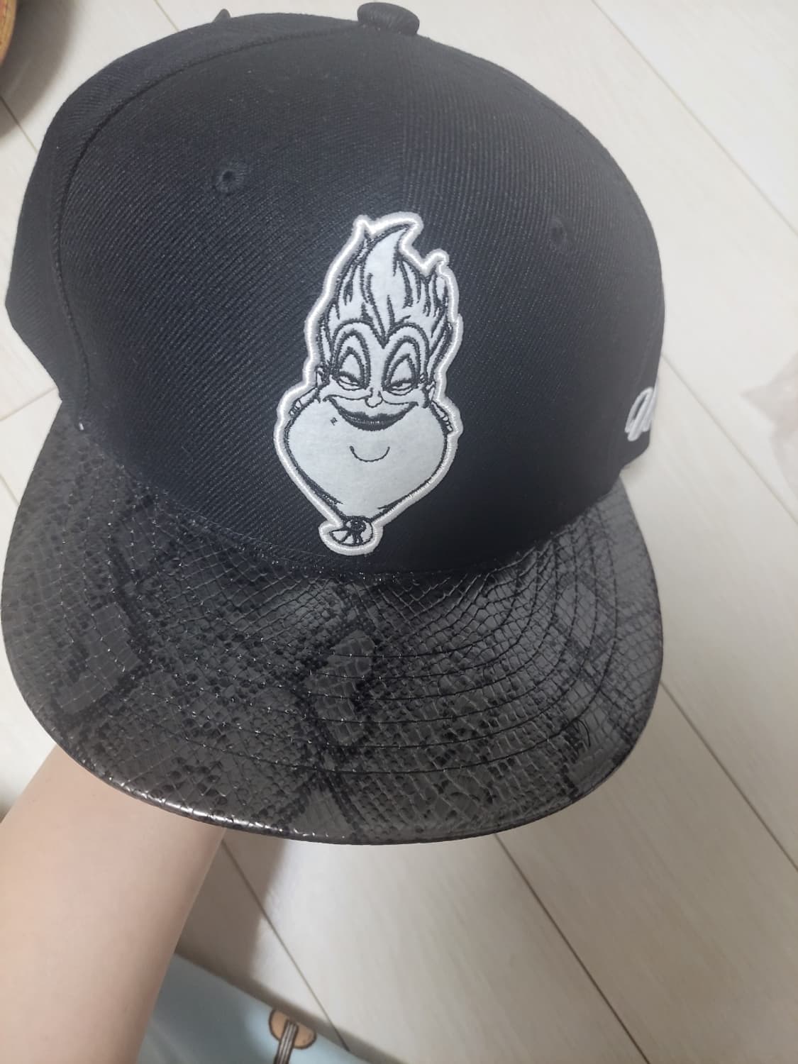 급처새상품!햇츠온X디즈니콜라보 인어공주마녀모자스냅백 리즈리사st나이키st 상품이미지1