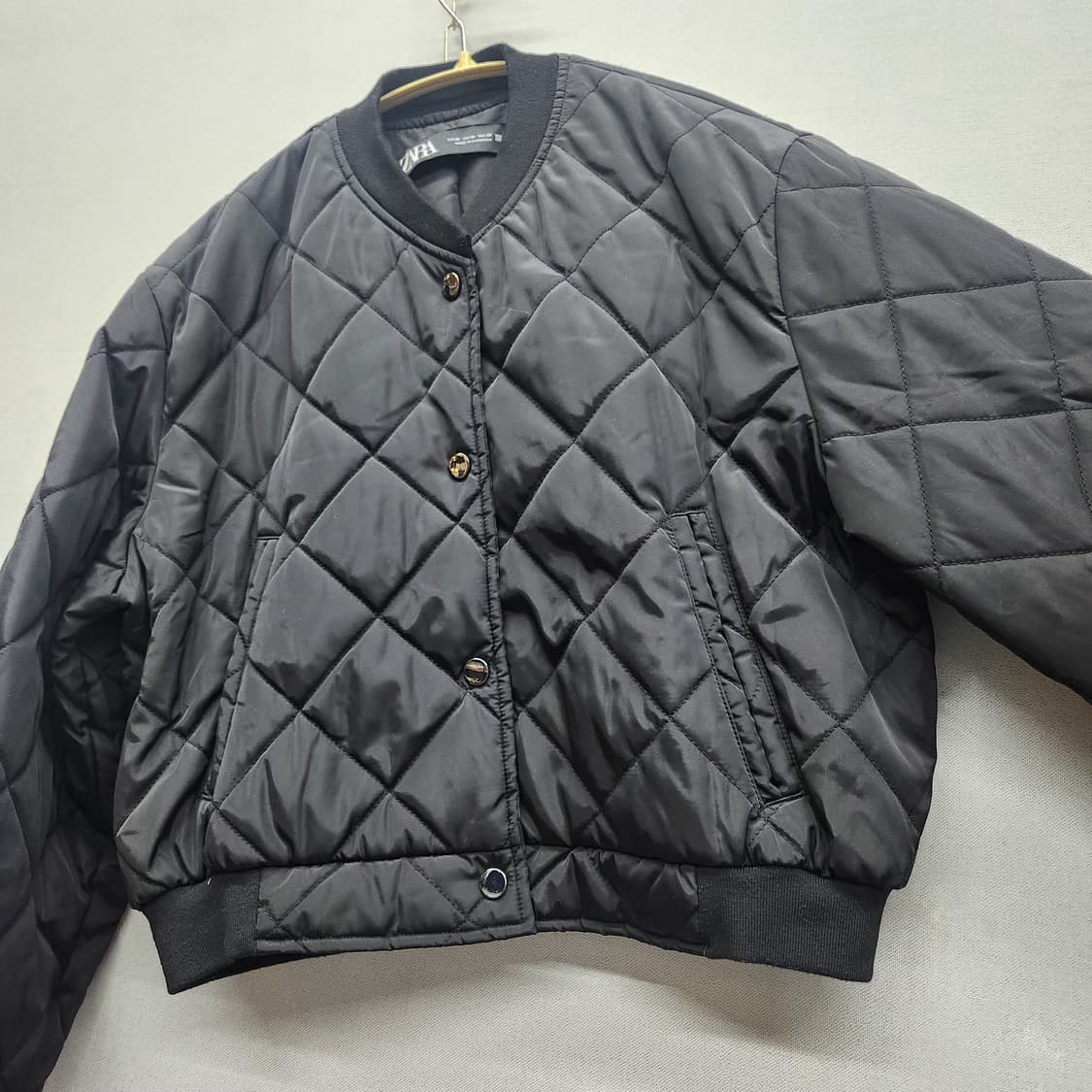 자라 ZARA 다이아몬드 퀄팅 크롭 봄버자켓 M(L) 상품이미지3