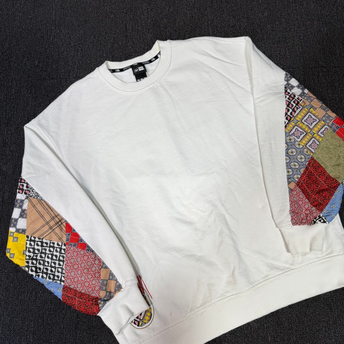 뉴에라 패치워크 크루넥 맨투맨 상품이미지2