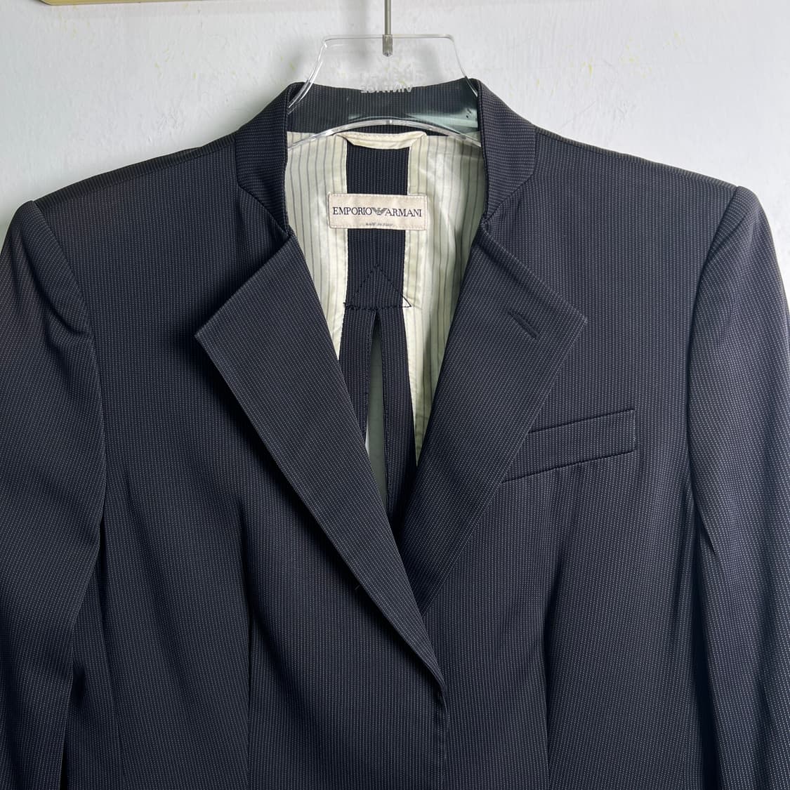 엠포리오 아르마니 오픈 백 핀스트라이프 블레이저 40 상품이미지4