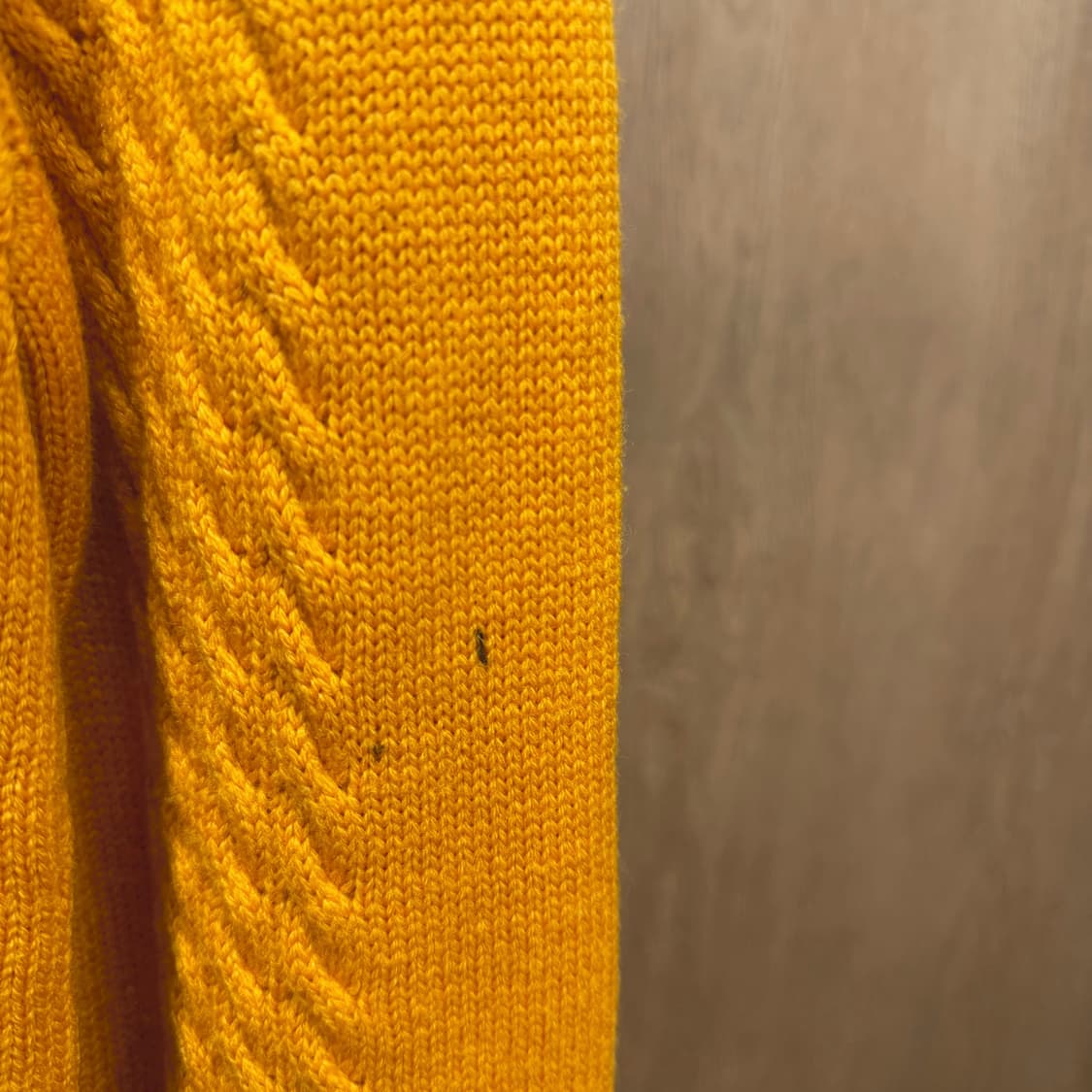 띠어리 하이넥 울 케이블 니트 하프 집업 여밈 디테일 레귤러핏 오렌지 상품이미지8