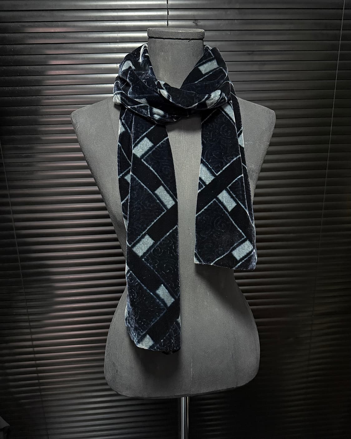 조르지오 아르마니 명품 벨벳 벨루어 머플러 목도리 스카프 블랙 네이비 상품이미지1