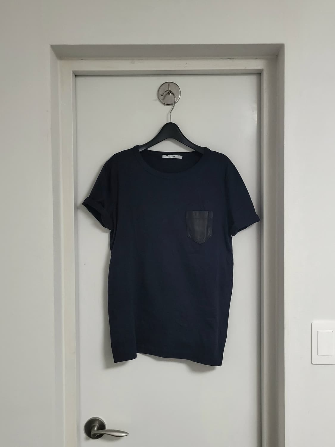 Leather pocket t-shirt 상품이미지1