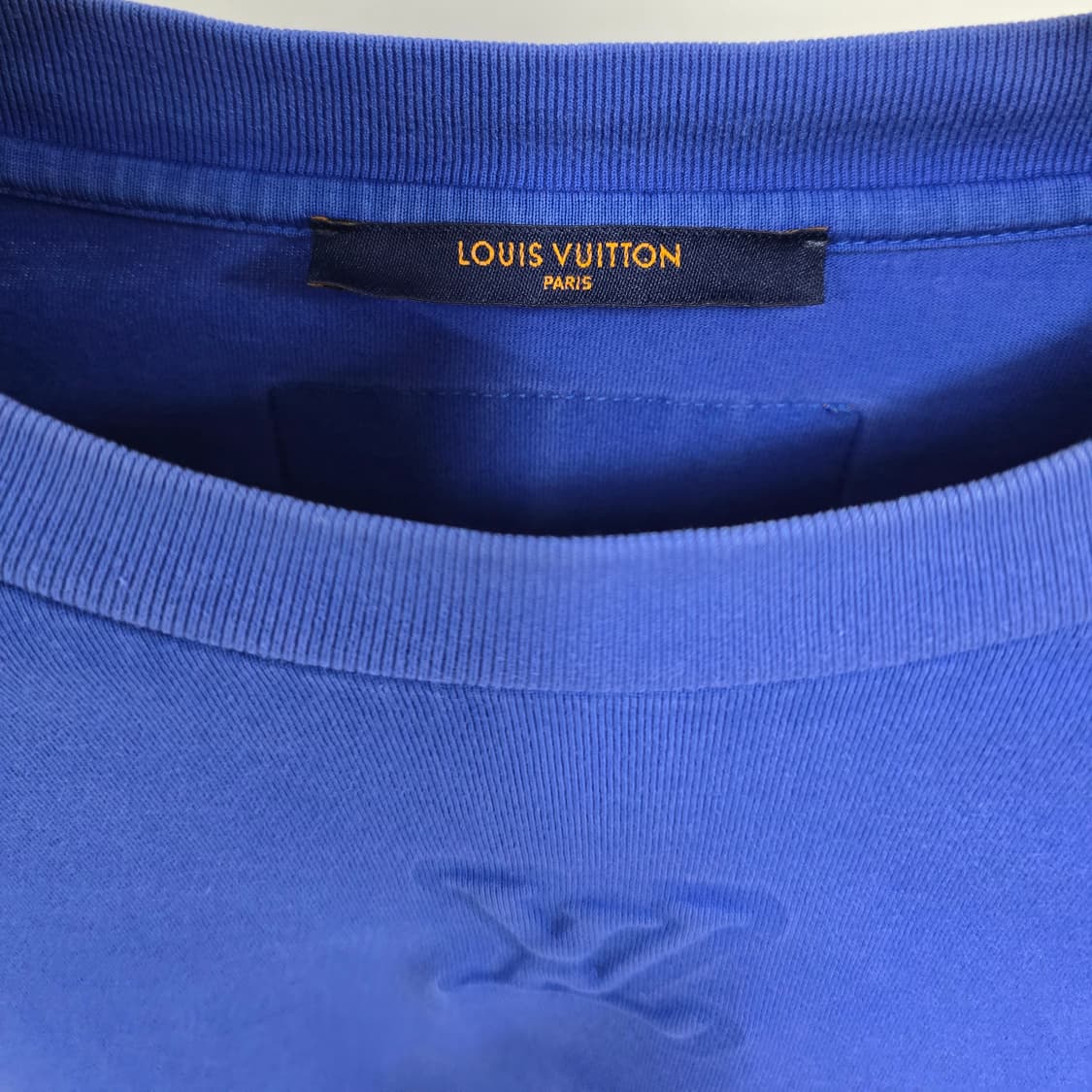 루이비통 엠보스드 LV 반팔 티셔츠 xxl사이즈 판매 상품이미지3