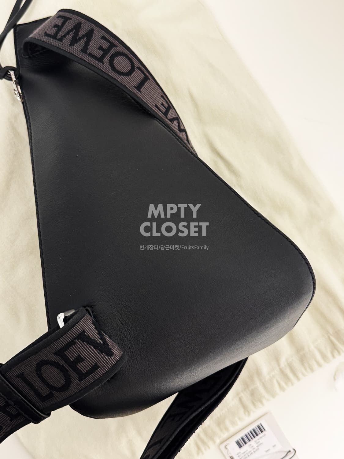 로에베 안톤 슬링백 블랙 카프스킨 상품이미지6