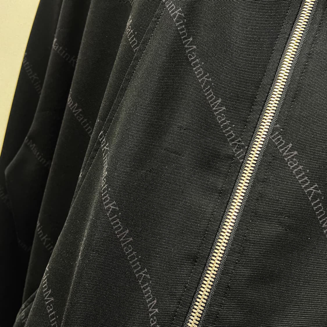 마뗑킴 다이애그널 멀티 로고 투웨이 자켓 FREE 상품이미지5