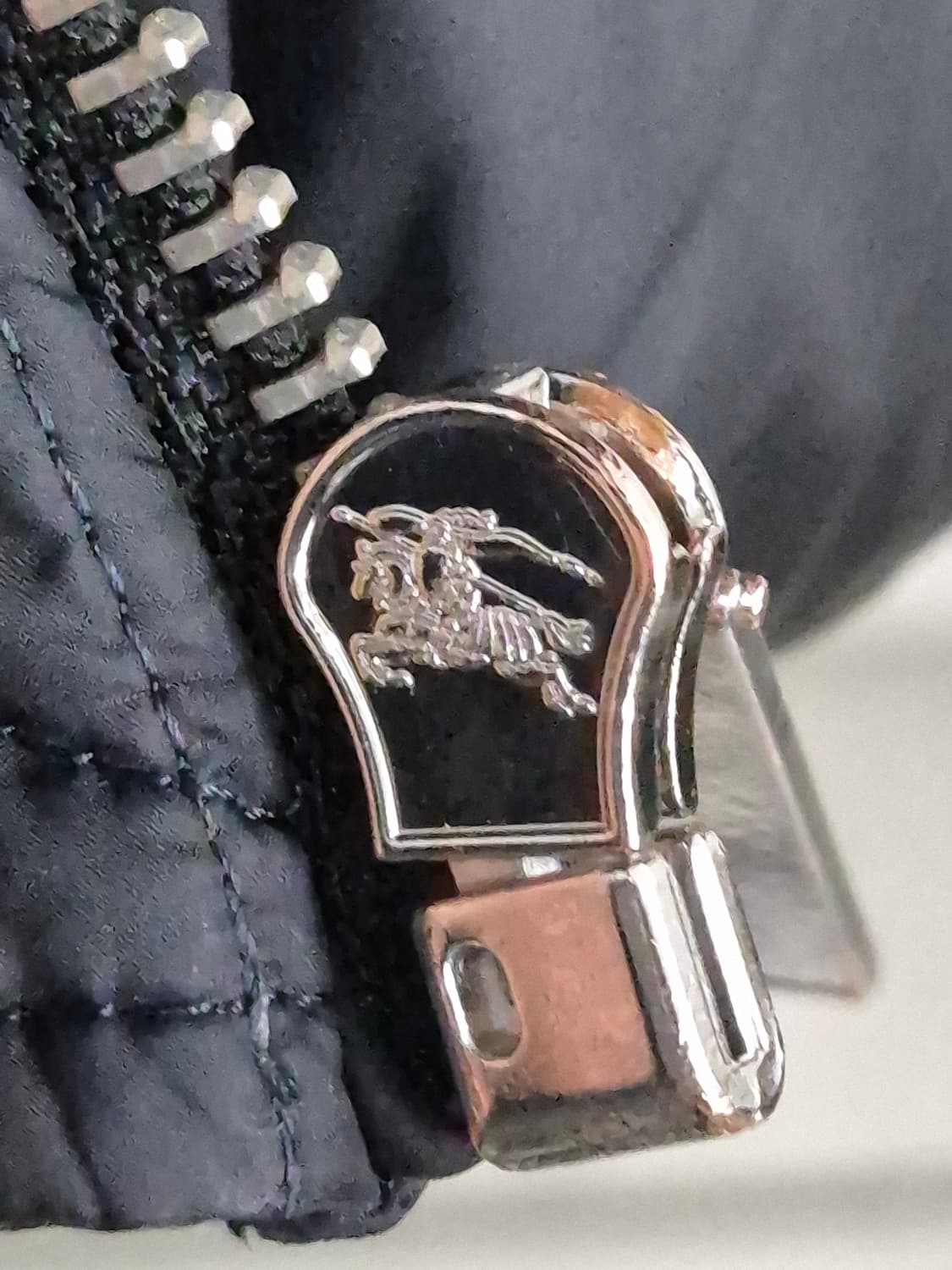 버버리 라임하우스 다운 파카 8003537_A1189_BL ACK(S) 상품이미지7