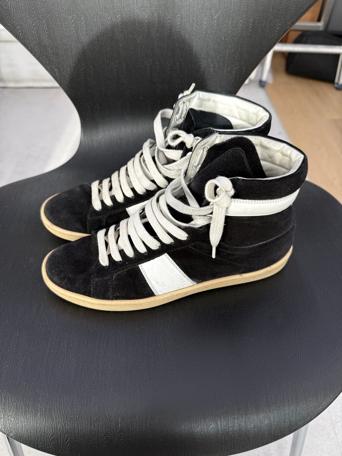 saint laurent suede sneakers 상품이미지1