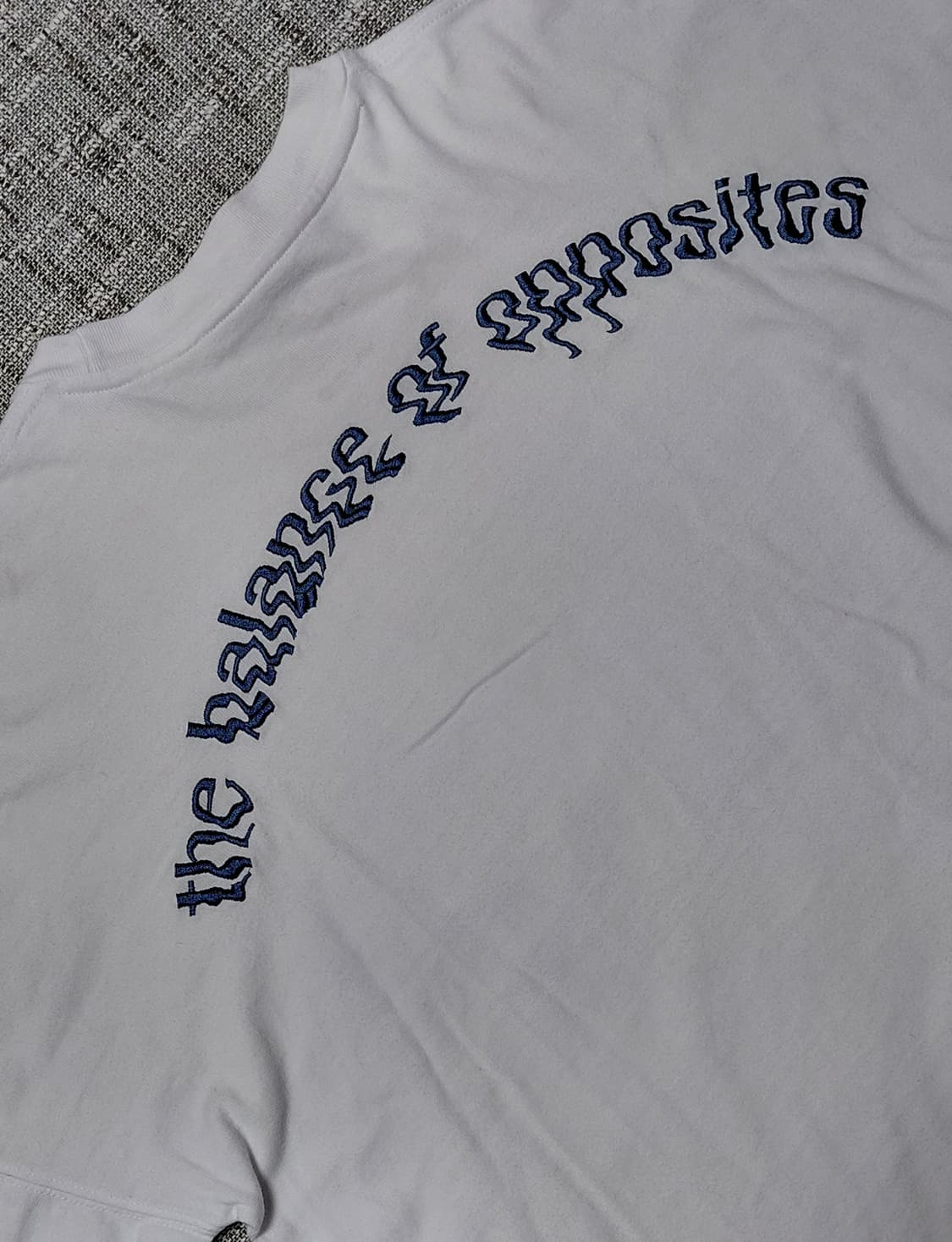 [M~L] RVCA 루카 백로고 아치 자수 롱슬리브 티셔츠 상품이미지1