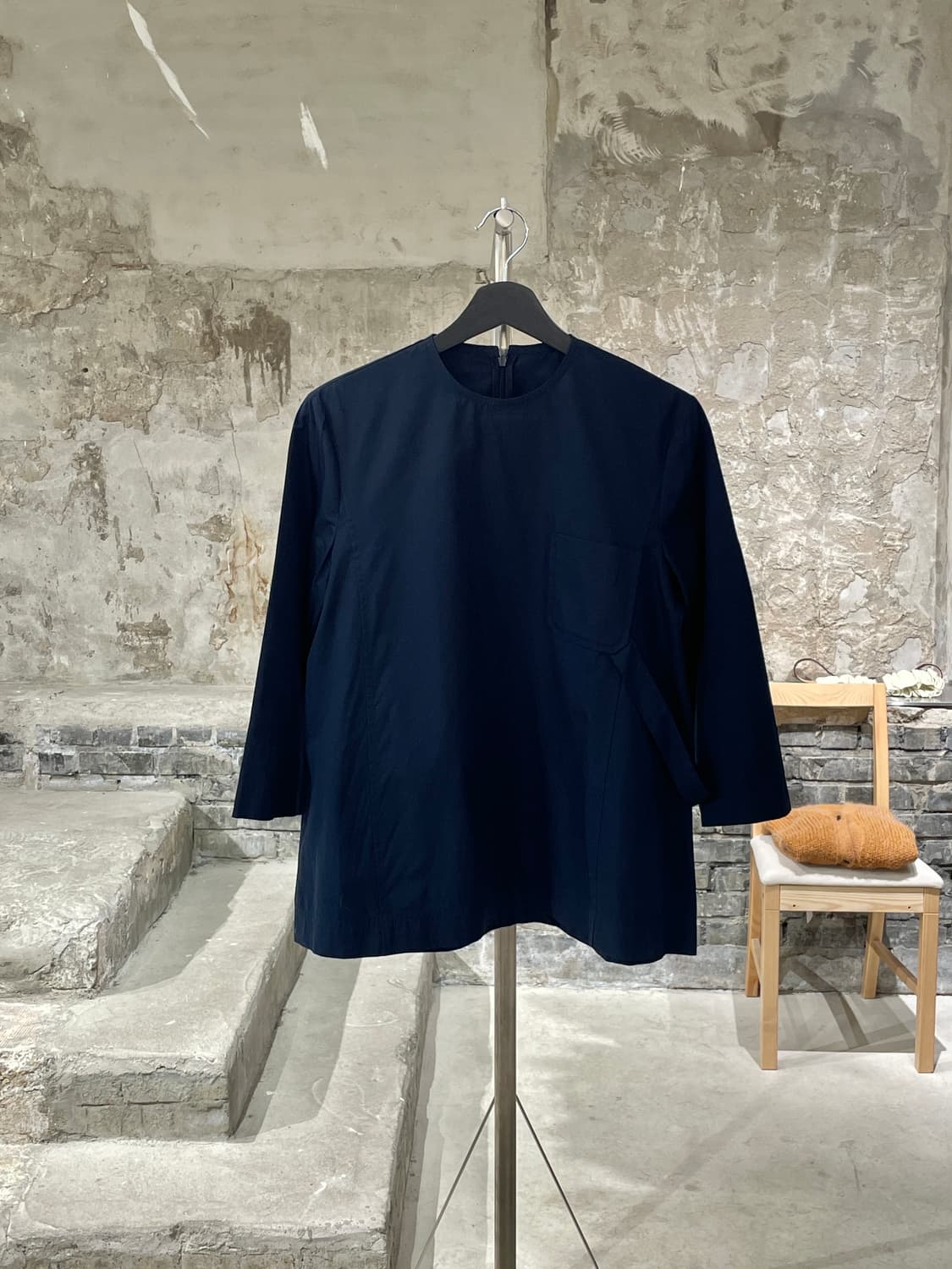 메종 마르지엘라 1 다크 네이비 싱글 포켓 백스티치 코튼 블라우스 상품이미지1