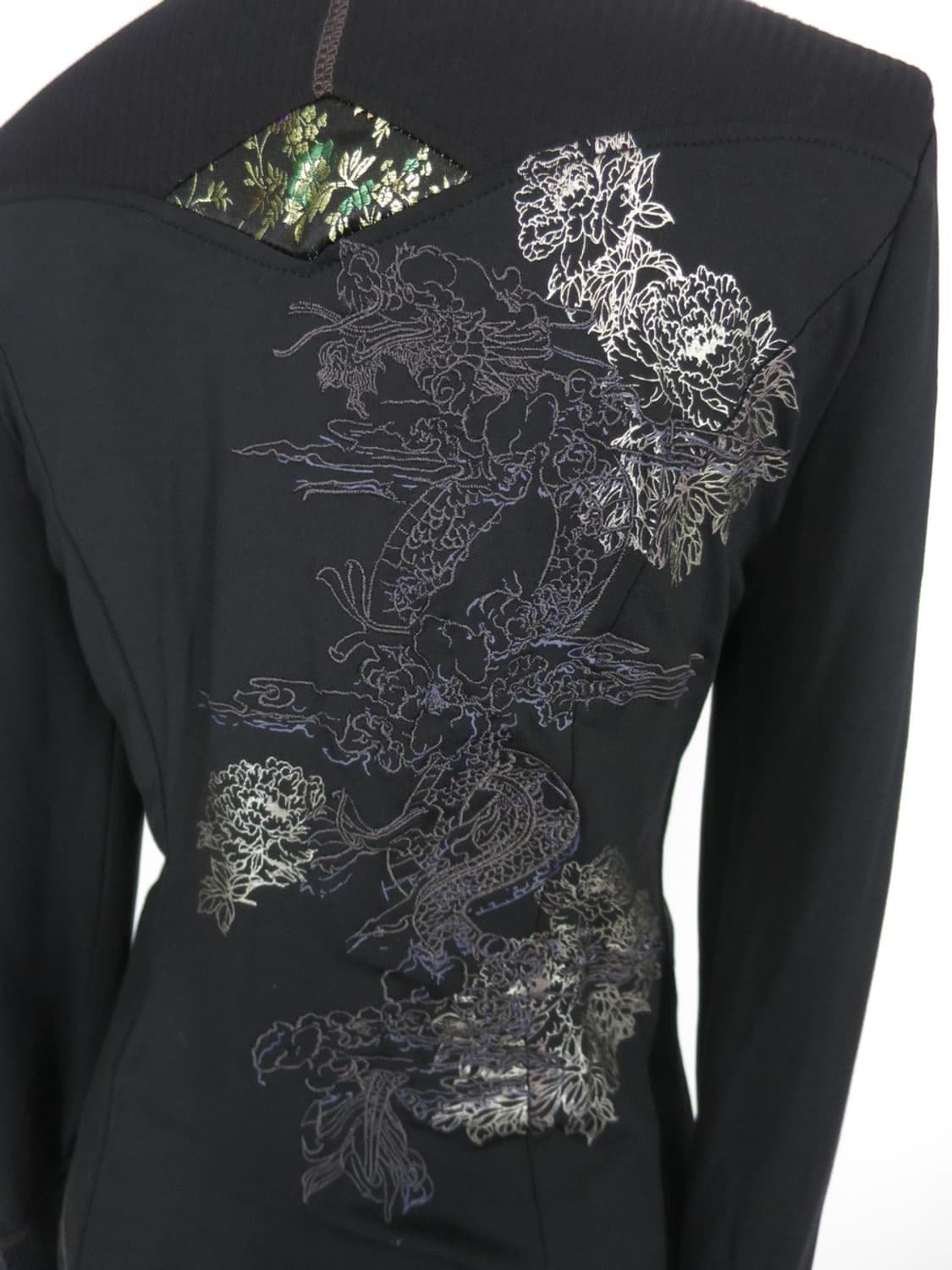 ozz on ONESTE 오즈온 용 자수가 들어간 차이나 긴소매 상품이미지3