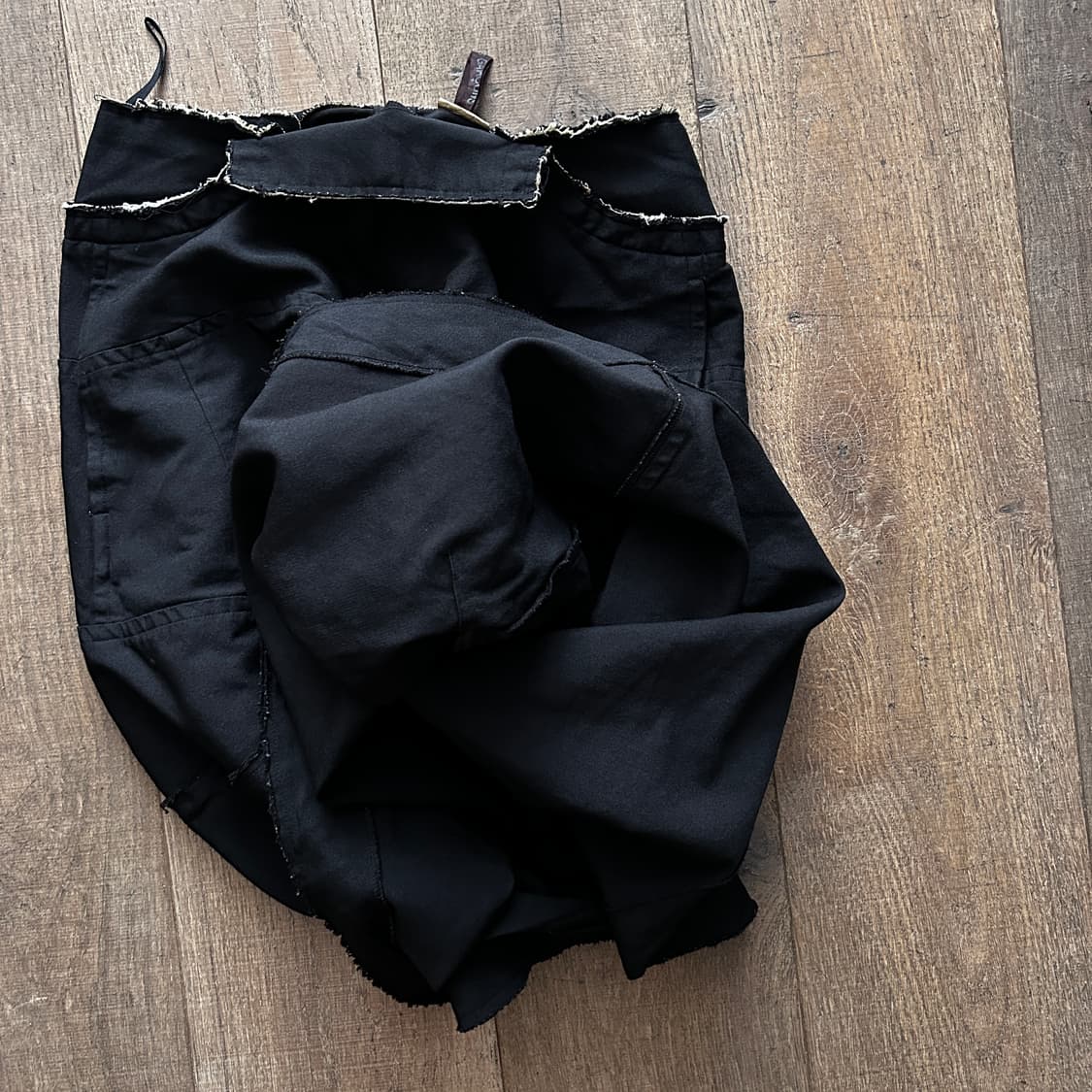 Cuttingline Distressed Volume Skirt 상품이미지7