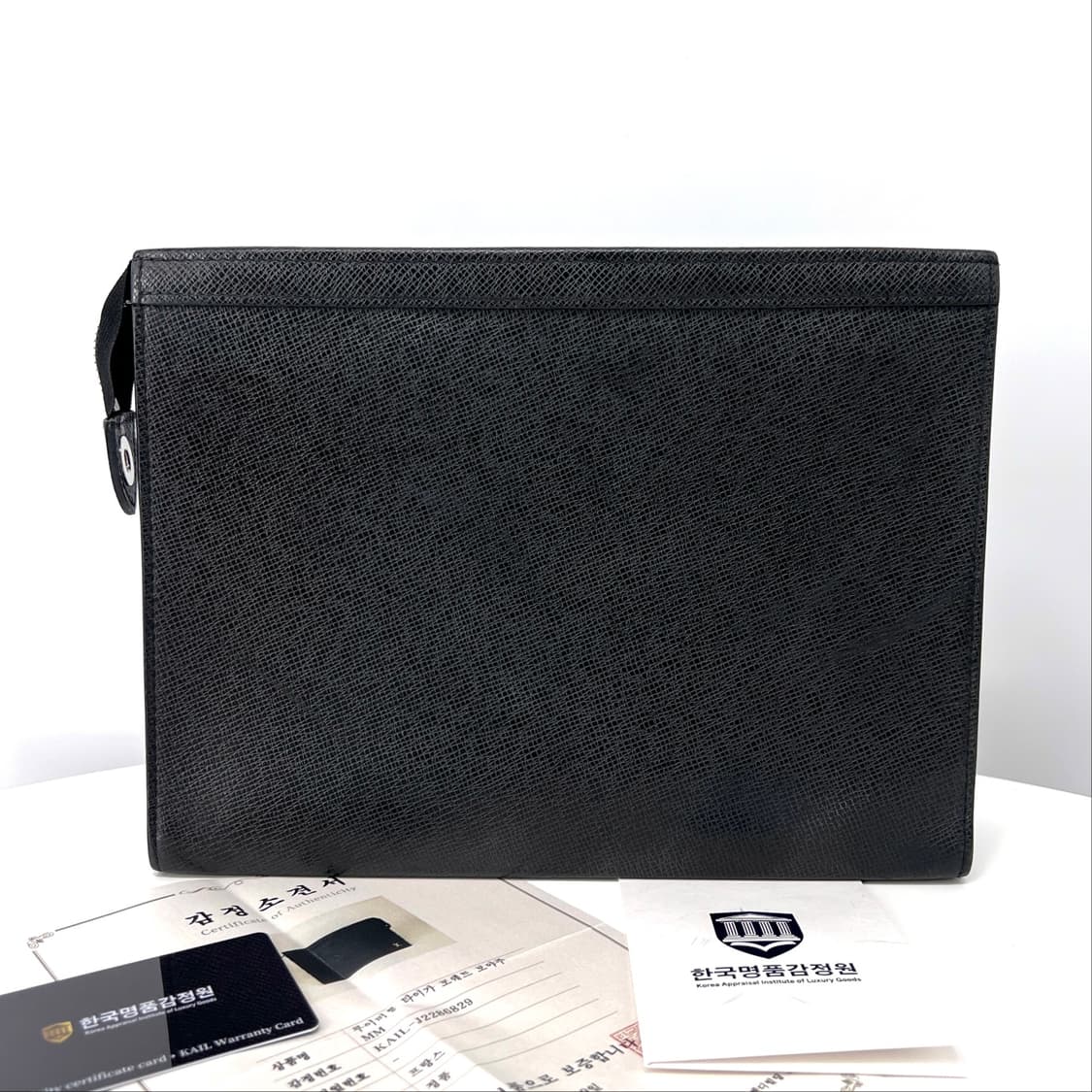 루이비통 LV 타이가 포쉐트 보야주 클러치백 블랙 (M30450) 상품이미지3