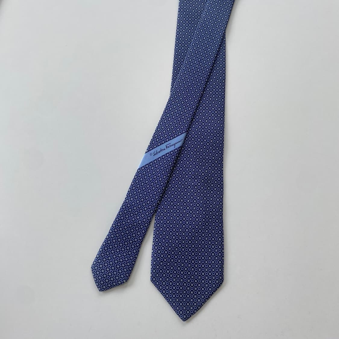 페레가모(Ferragamo)  모노그램 명품 정품넥타이 7.9cm 상품이미지2