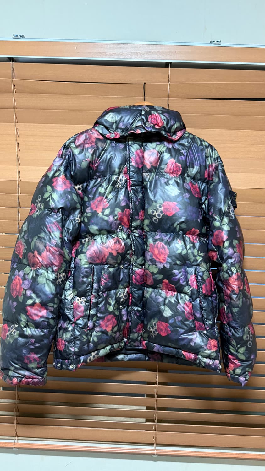 슈프림 × 스톤아일랜드 플라워 패딩 상품이미지1