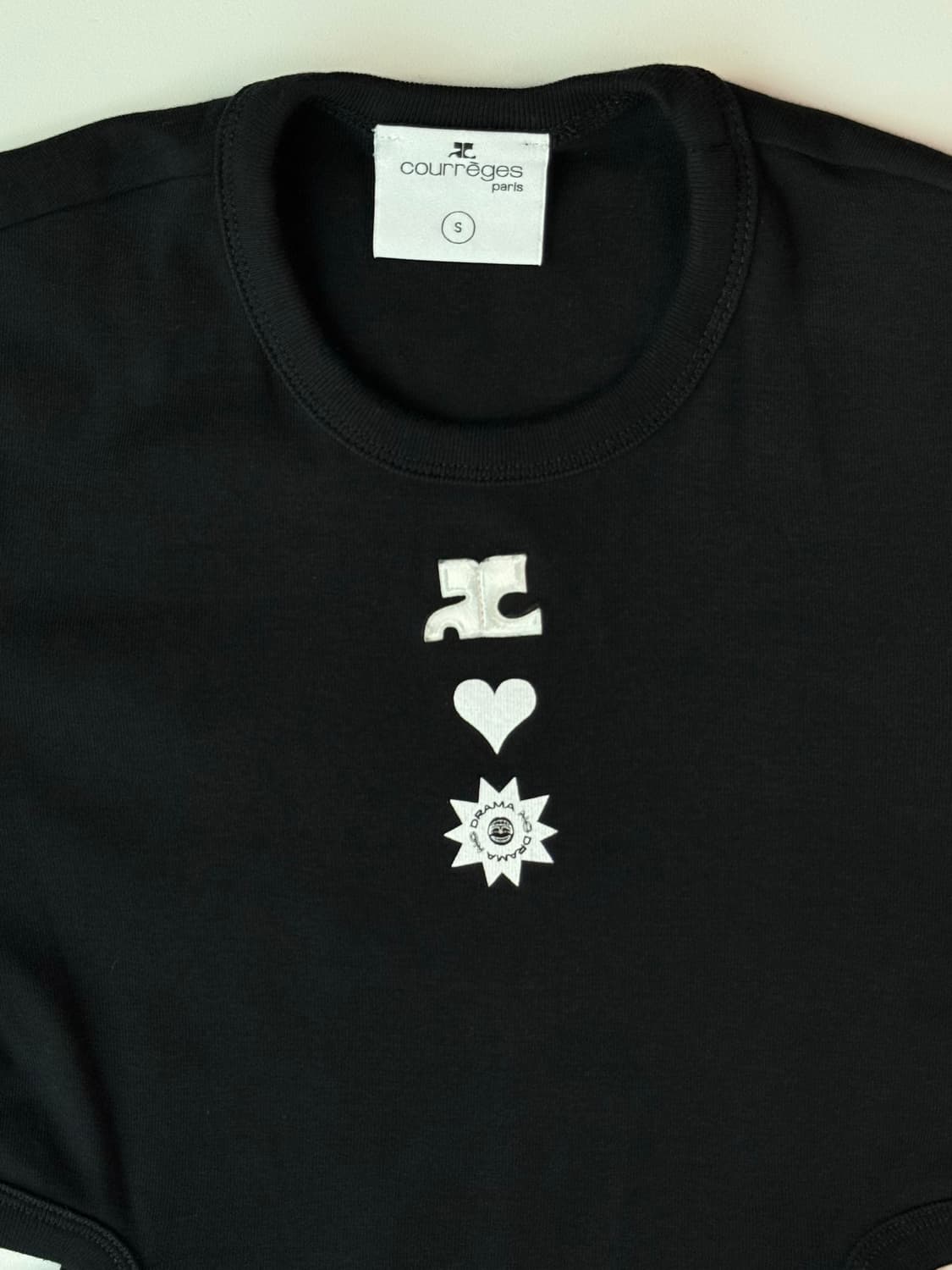 스몰 꾸레쥬 AC 로고 컷아웃 반팔 티셔츠 (블랙) 상품이미지4