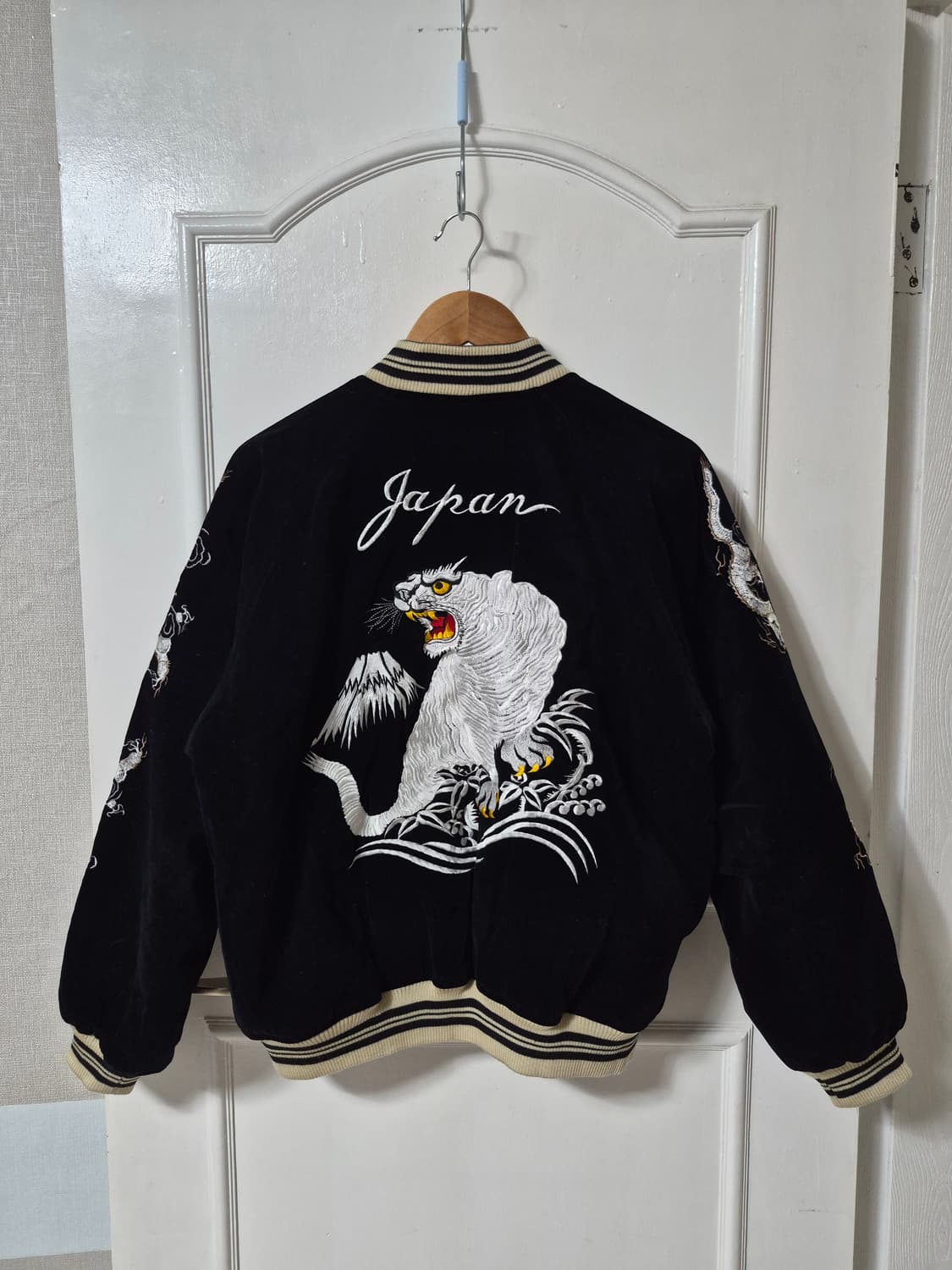 (F) 험버 벨벳 자수 스카쟌 백호 상품이미지1