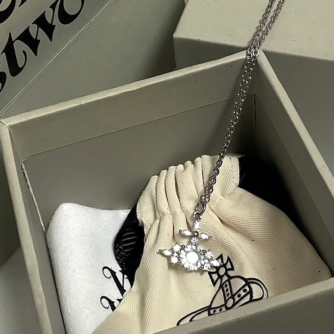 풀박스) 비비안웨스트우드 콜레트 펜던트 목걸이 상품이미지2