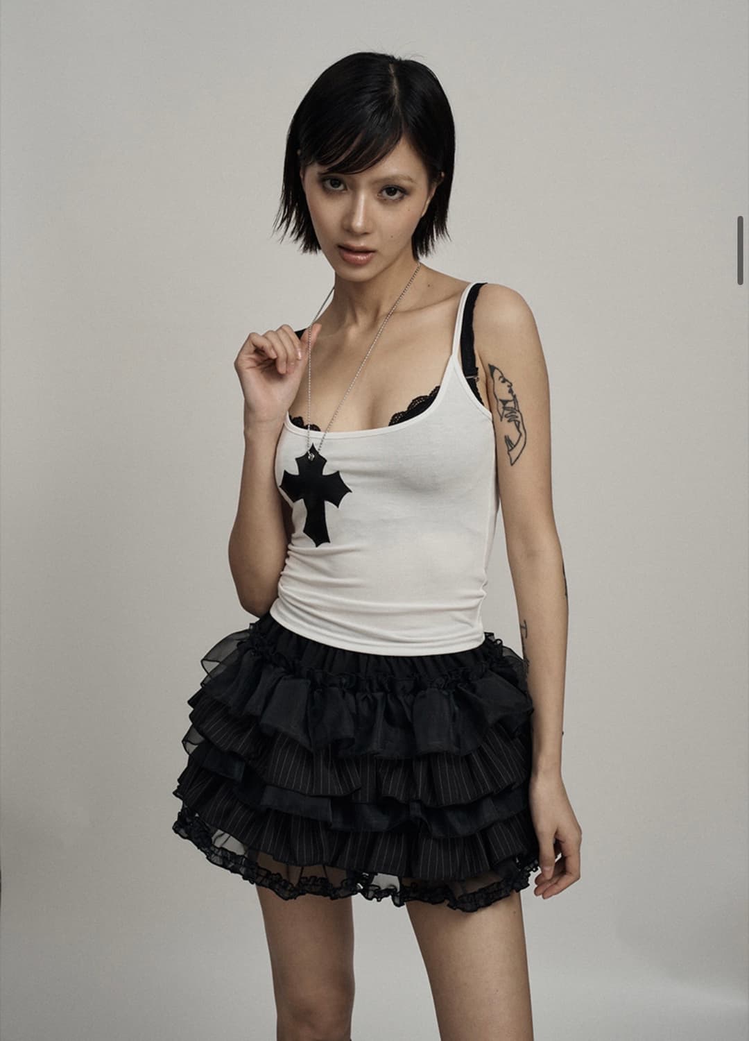 일리오 화이트 레더 크로스 네크리스 슬리브리스 상품이미지1