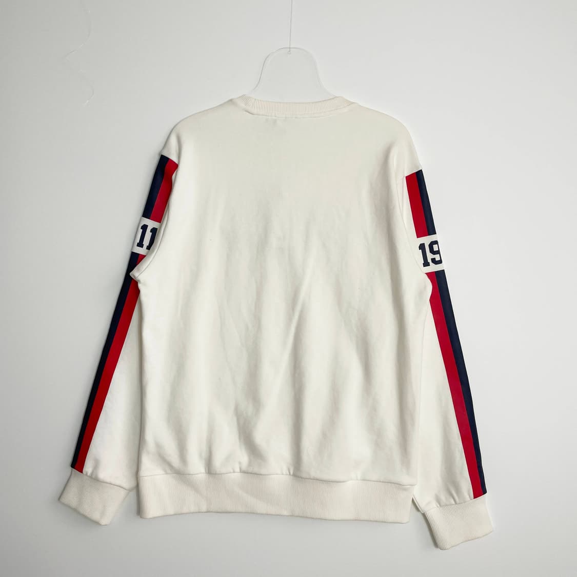 A1 휠라 새상품 리니어 로고 배색 스웨트셔츠 105사이즈 상품이미지3