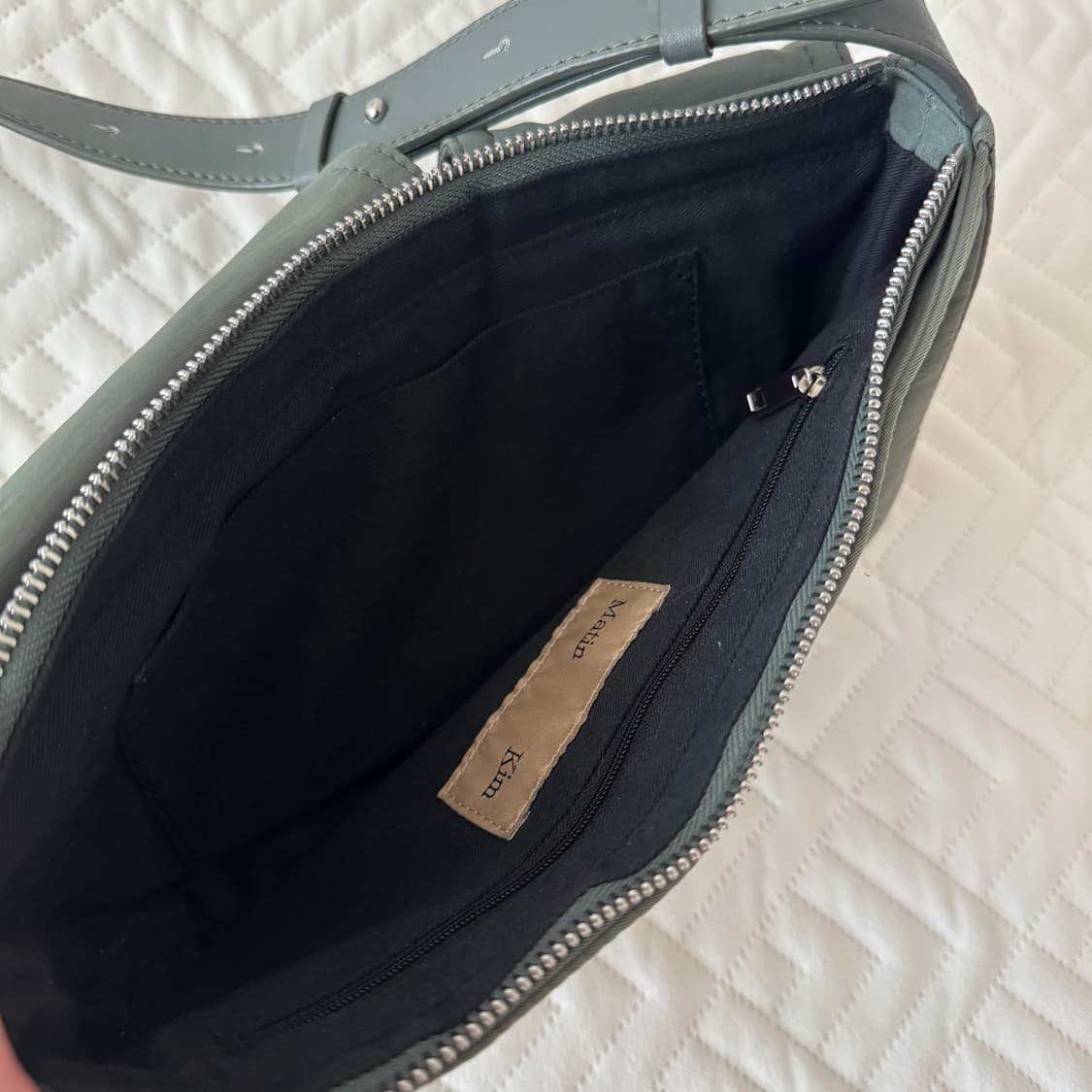 Matin Kim 마뗑킴 패브릭 런던 숄더 크로스백 카키 상품이미지4