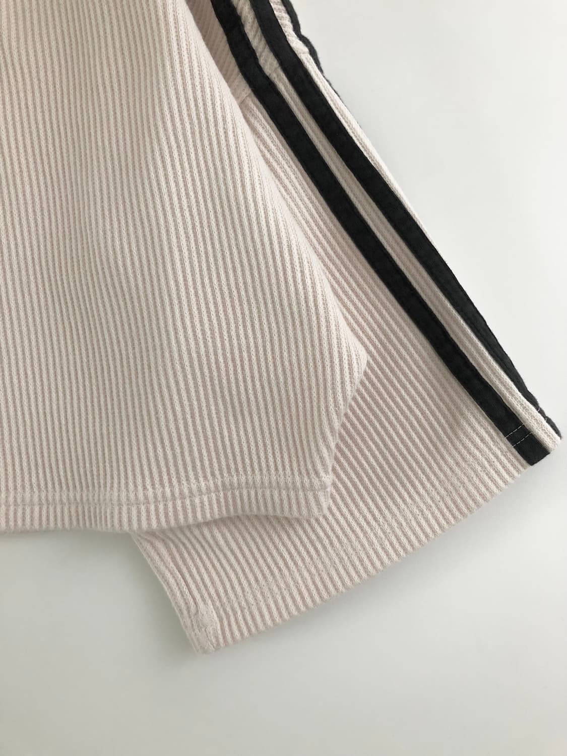 Adidas 아디다스 아이보리 컬러 와플 크롭 후드 티셔츠 상품이미지7