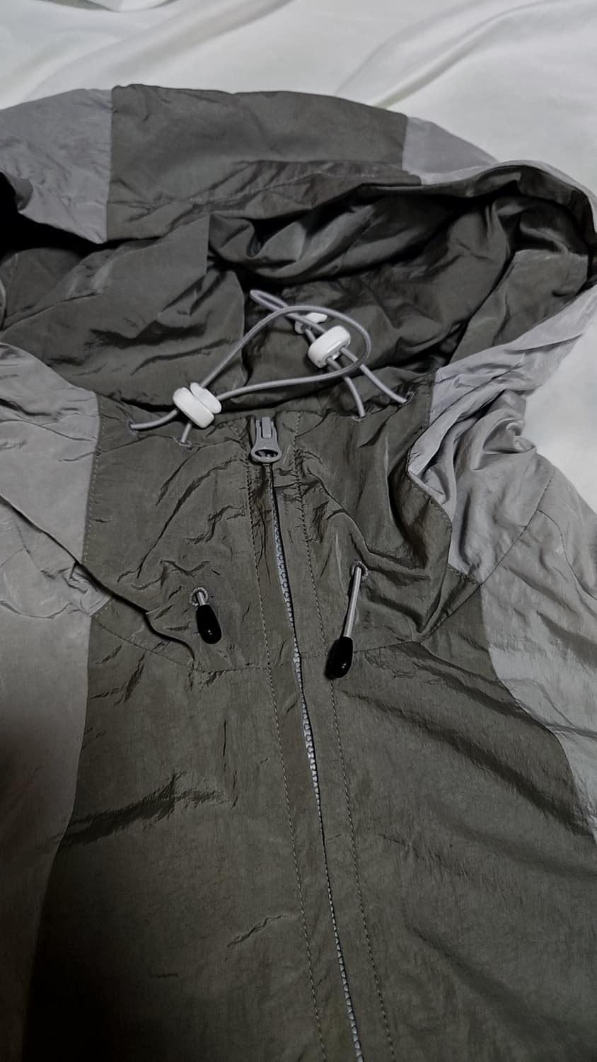 999휴머니티 라이트 후디드 점퍼 2사이즈 팝니다 상품이미지3