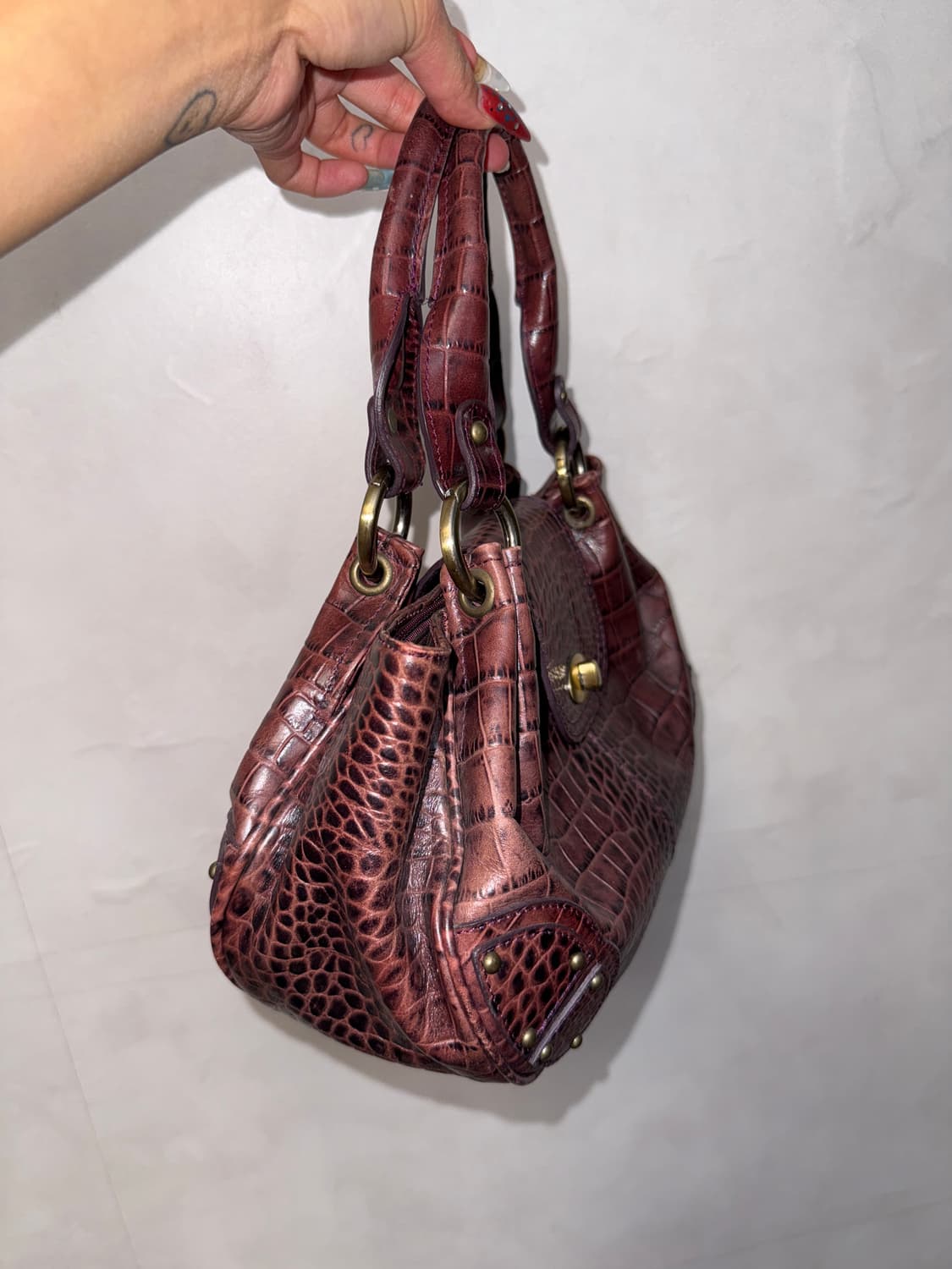 Burgundy python stud detail shoulder bag 상품이미지3