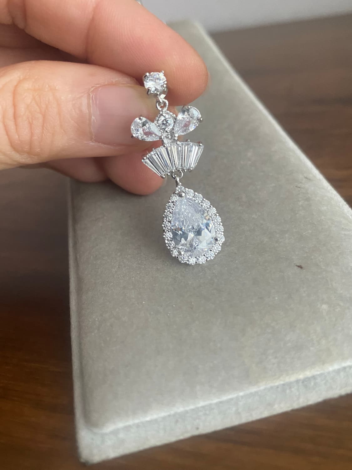 물방울 모티브 큐빅 귀걸이 상품이미지4