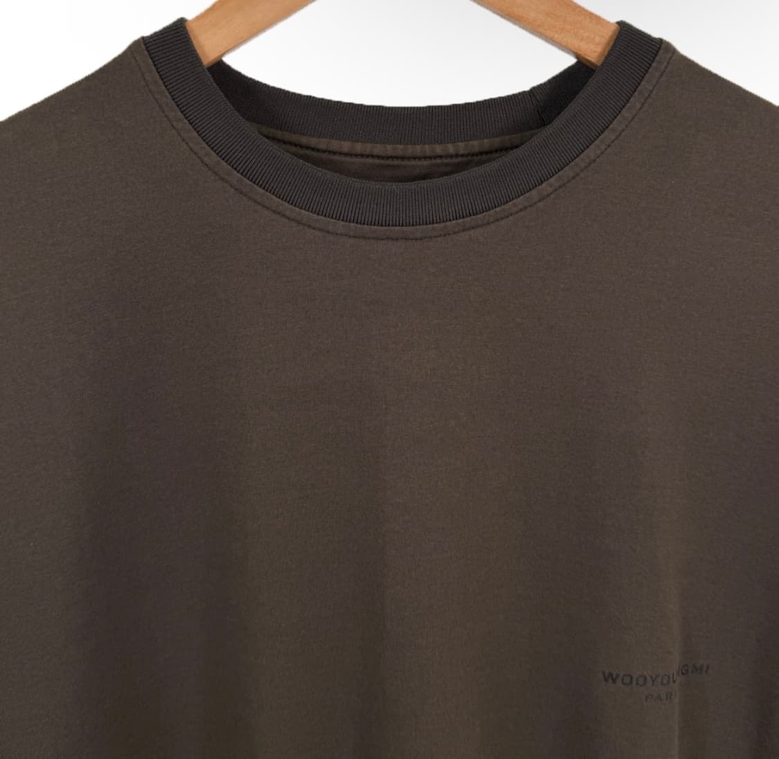 [48] 우영미 남성 레더 패치 백 라벨 반팔 티셔츠 브라운 상품이미지4