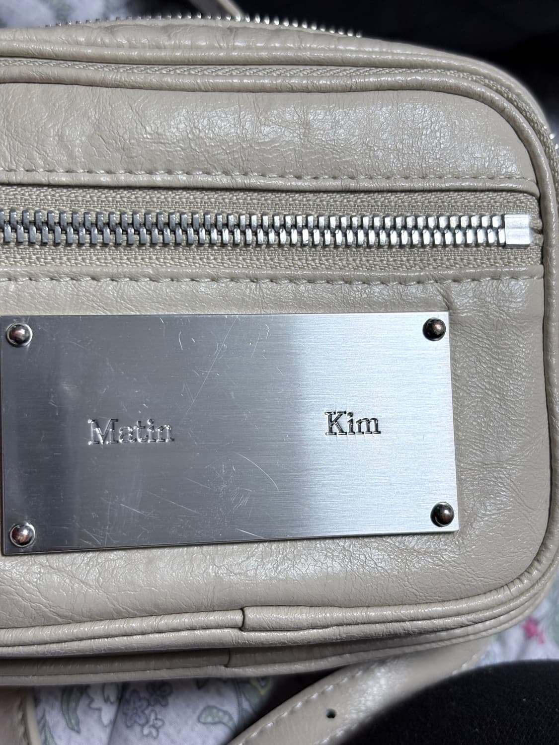 마뗑킴 스퀘어 레더 미니 크로스백 상품이미지2