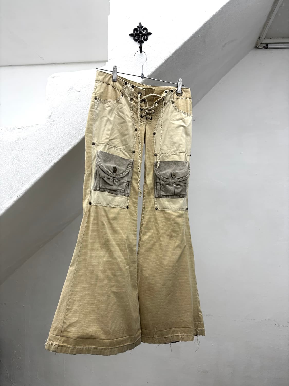 G.O.A desert nomad lace-up flared cargo  상품이미지1