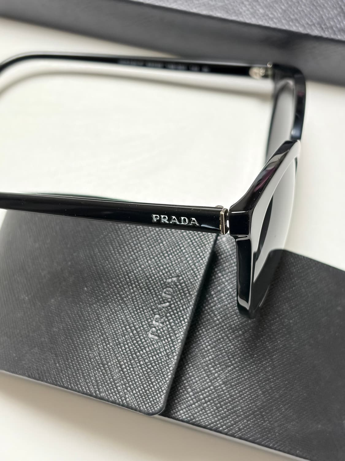 Prada 프라다 기본 블랙 선글라스 상품이미지3