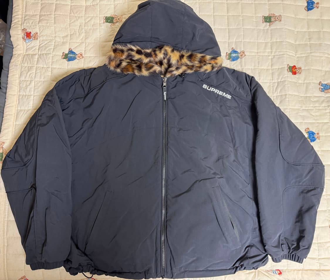 [L] 슈프림 포우 퍼 리버시블 후드 트랙 자켓 - 25SS 상품이미지4