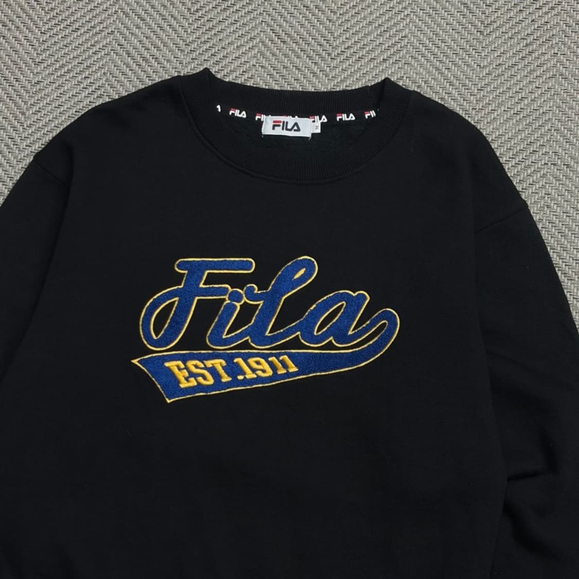 휠라 자수와펜로고 맨투맨 v1700 상품이미지3