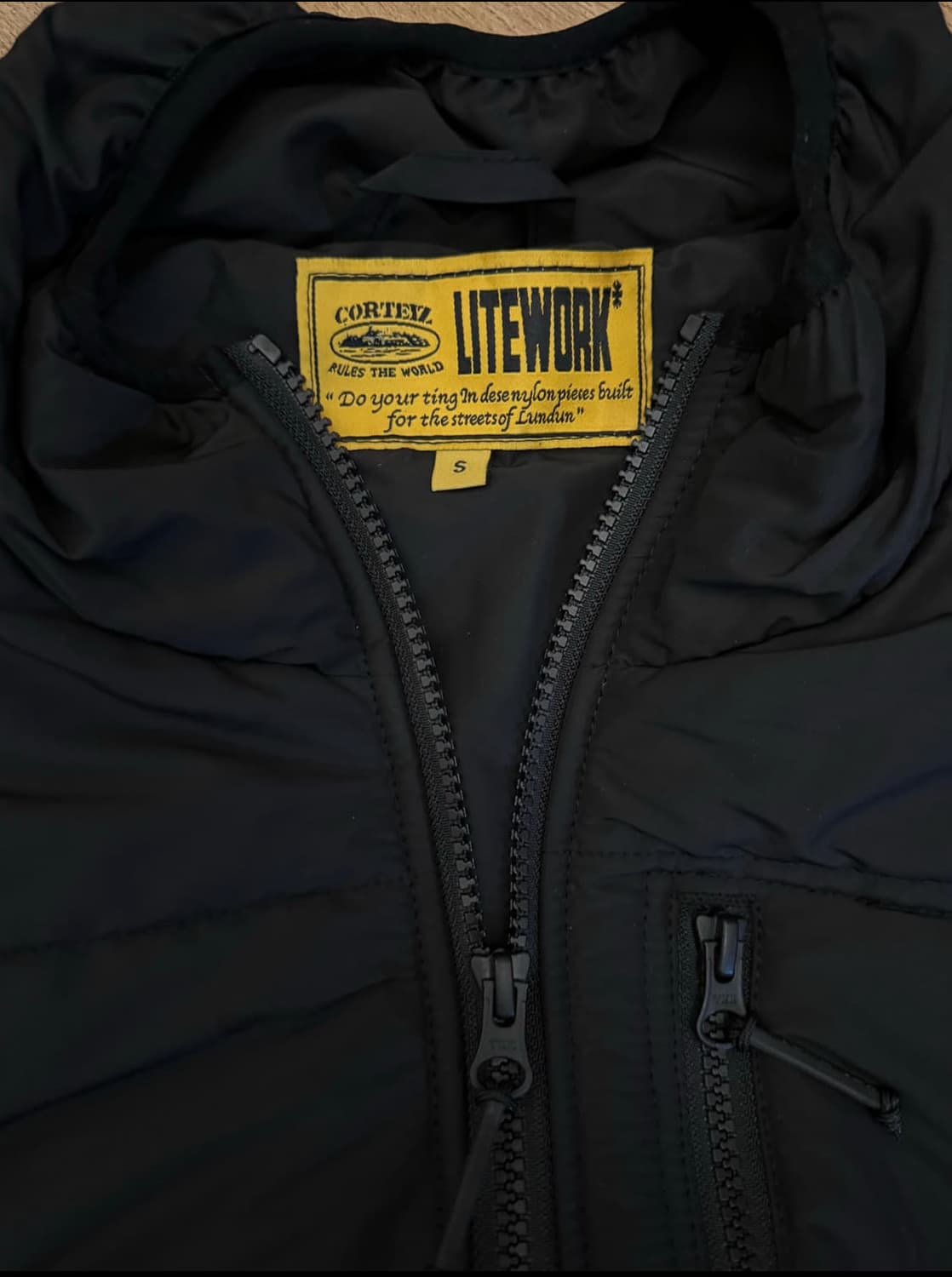 코르테이즈 경량 패딩 corteiz bellic jacket 상품이미지6