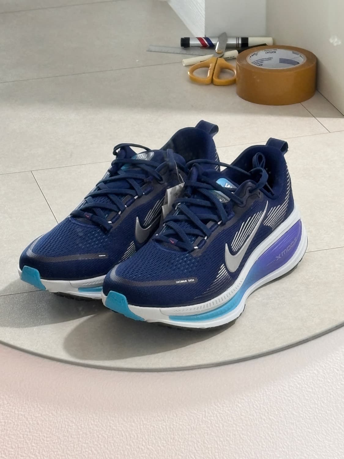 Nike Vomero 18 Blue Void Blue Lightning 상품이미지2