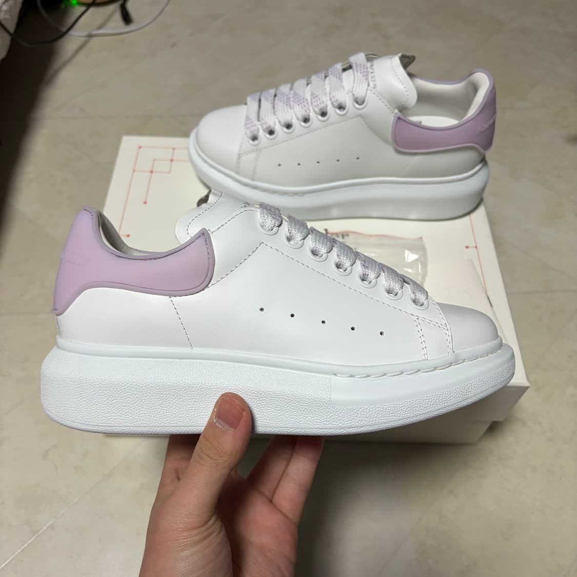새상품(225)알렉산더맥퀸 오버솔 스니커즈 라일락 상품이미지2