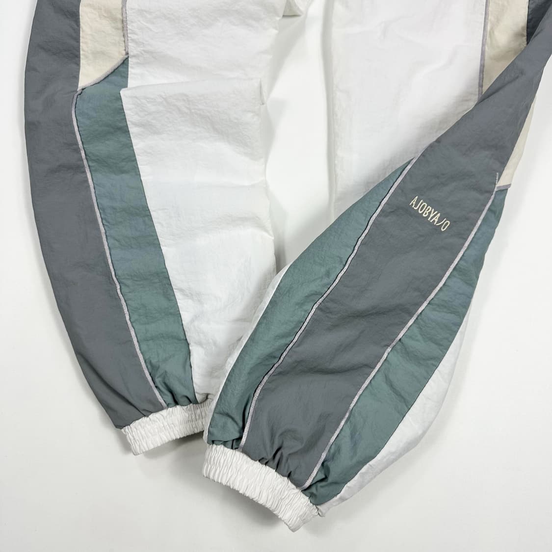 아조바이아조 화이트 배색 우븐 조거팬츠 (M) 상품이미지4