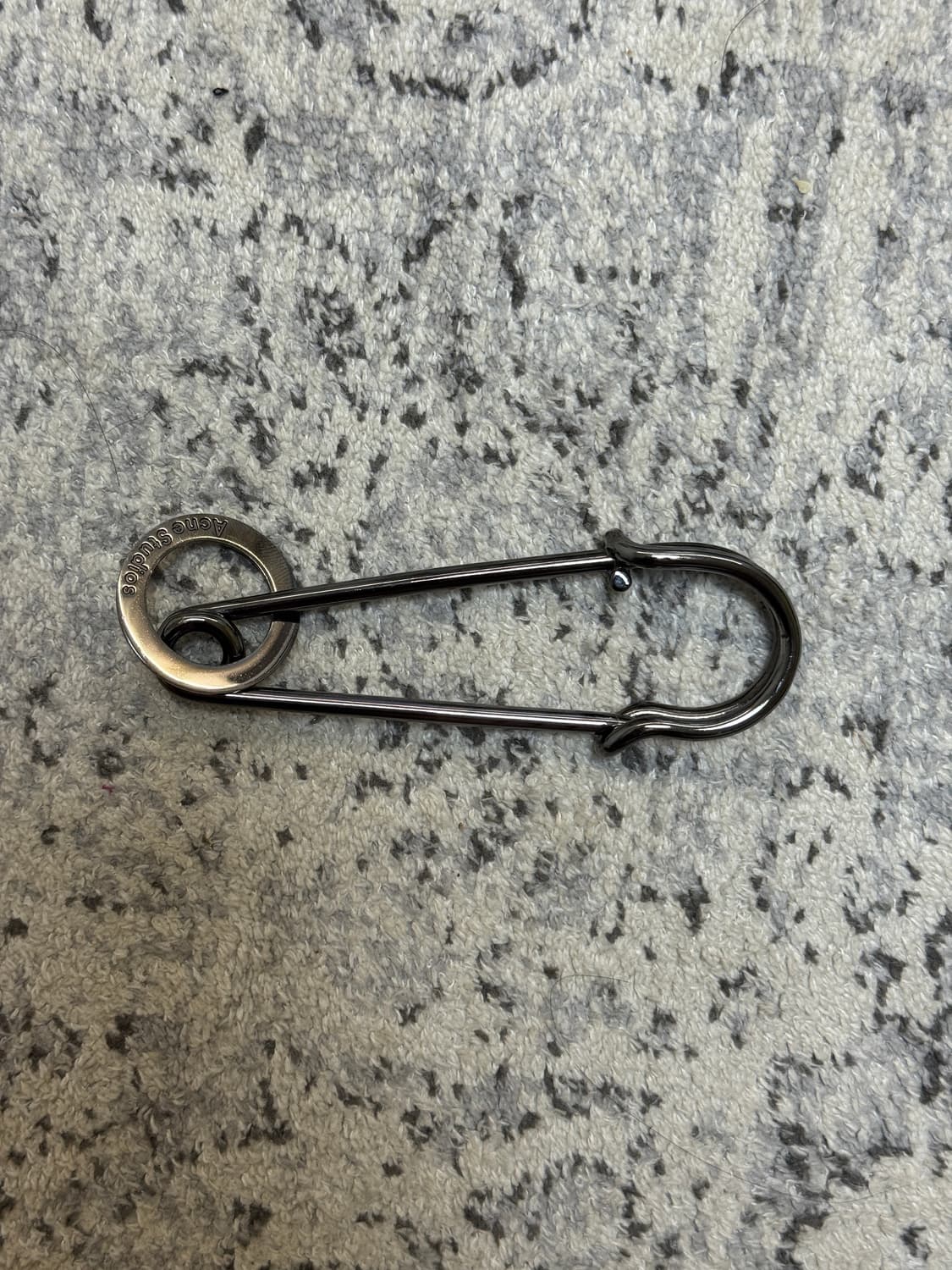 아크네 옷핀 브로치 상품이미지1