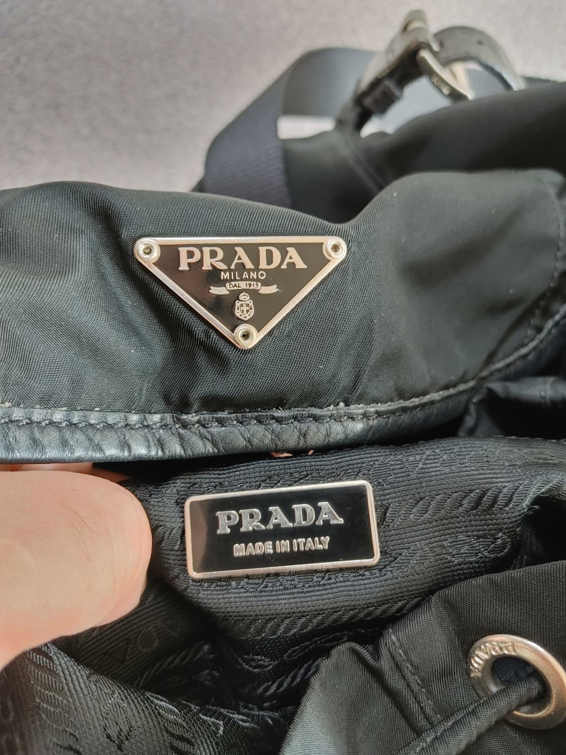 정품 프라다 테수토 나일론 투포켓 포코노 백팩 상품이미지8