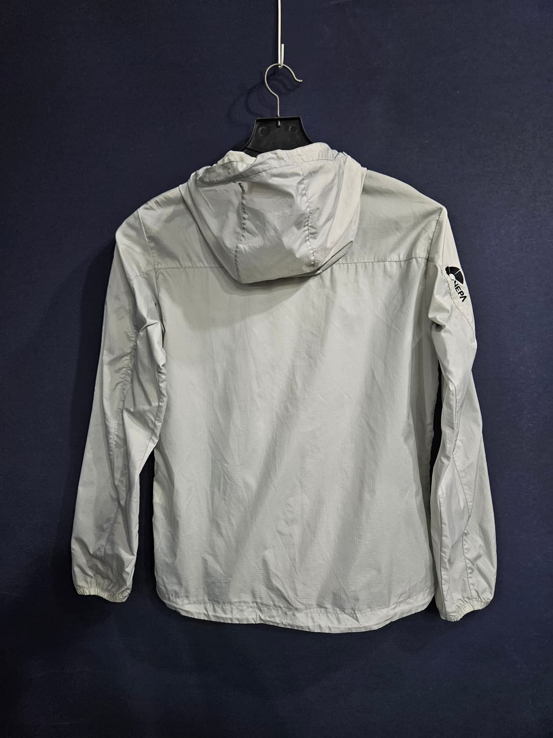 네파 라이트그레이 남성 슬림핏 95 홑겹 등산복 바람막이 자켓  상품이미지2