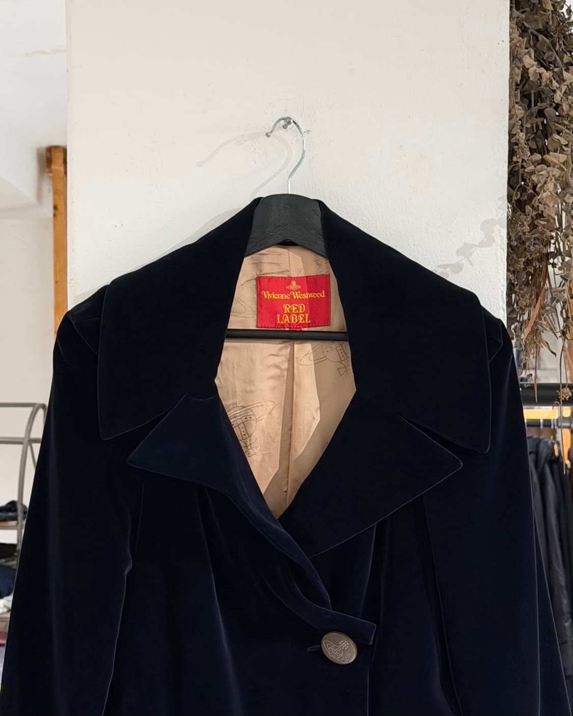비비안웨스트우드 레드라벨 네이비 벨벳 롱코트 상품이미지4