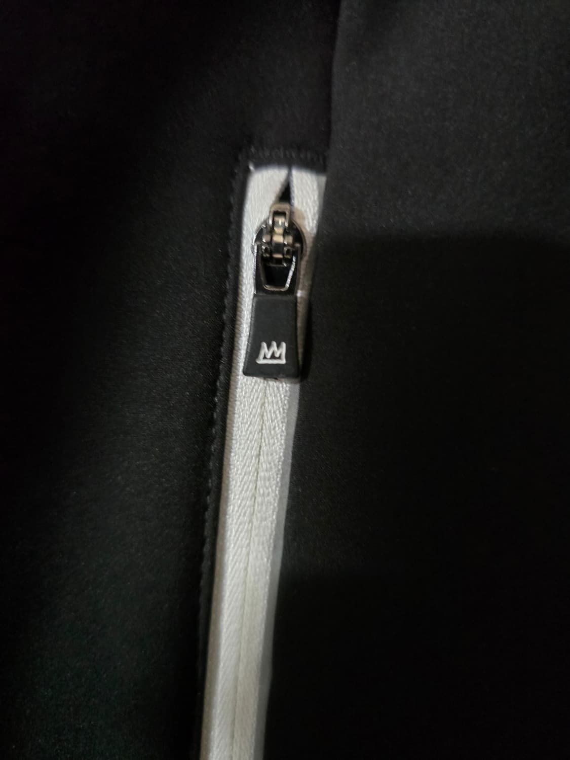 장미쉘바스키아 소프트쉘 자켓.
싸이즈 100~105 상품이미지8