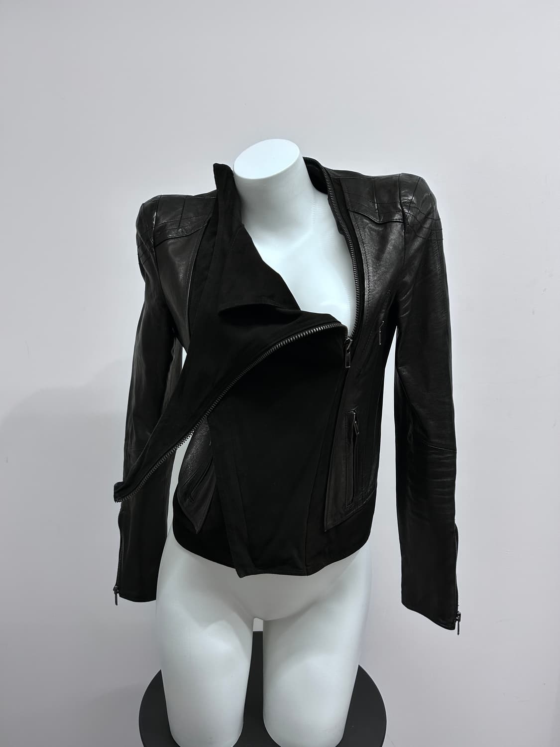 드레이프 넥 풀 오버 지퍼 램스킨 자켓 상품이미지8