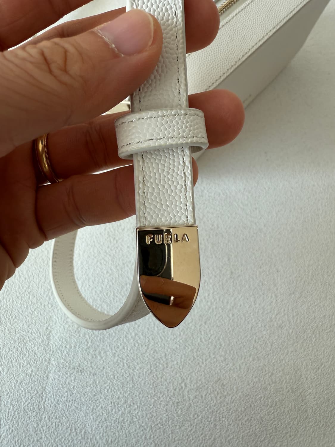 훌라(FURLA) 캐비어 레더 크로스백 상품이미지6