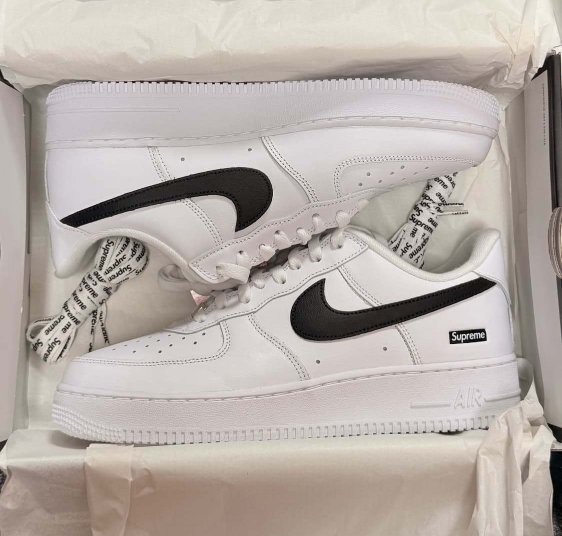(270) 나이키 x 슈프림 에어 포스 1 로우 화이트 흰검 상품이미지2