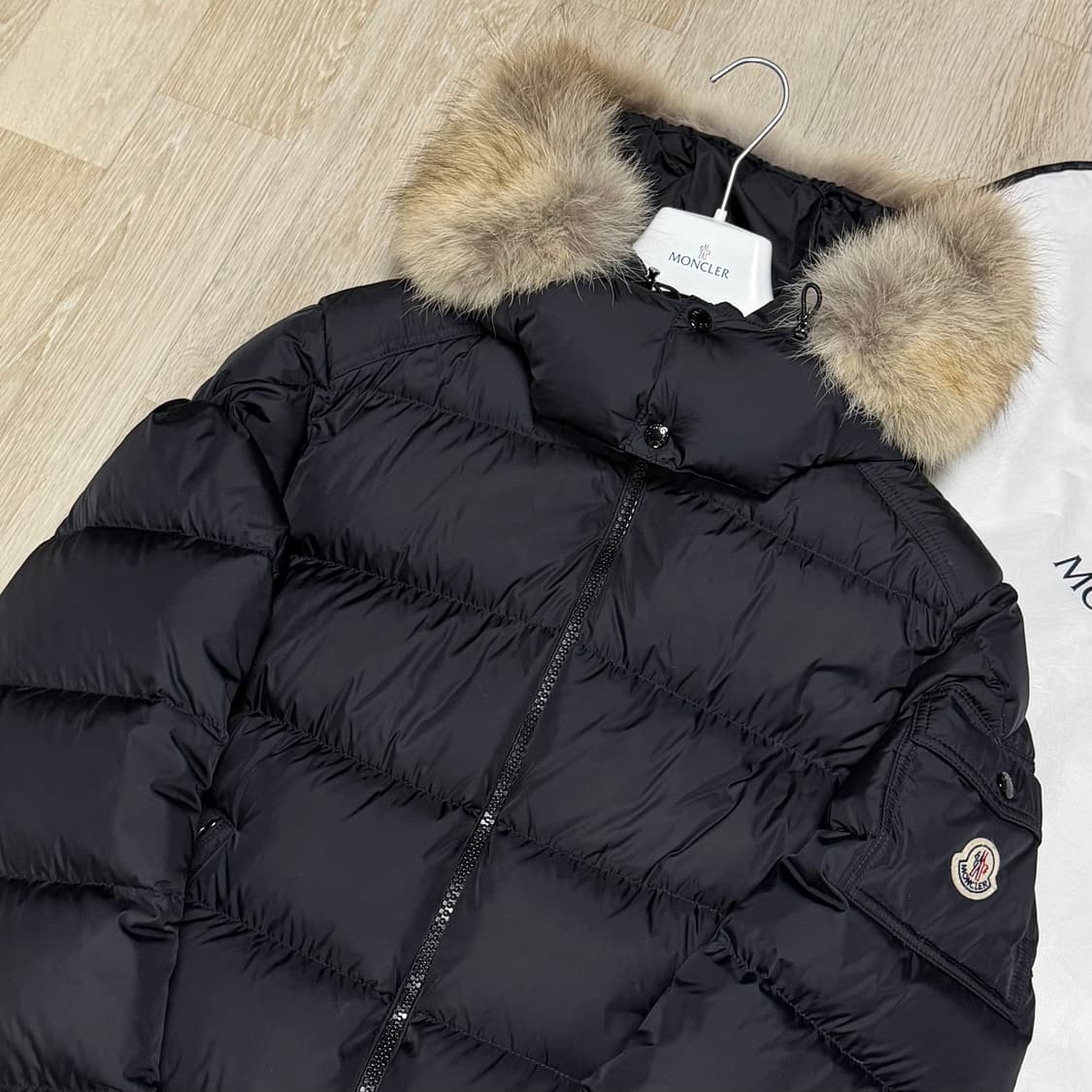[블랙 4/새상품급] 몽클레어 마야프 패딩 블랙 풀구성 마르크 상품이미지2